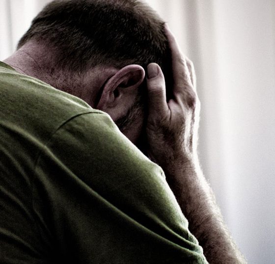 depression_angst_mann_istock-1202470771