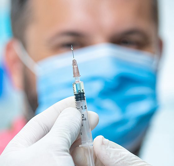 impfung-corona_istock-1253806699