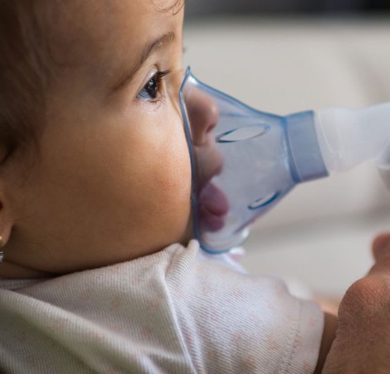 baby_atemproblem_istock-1217760765